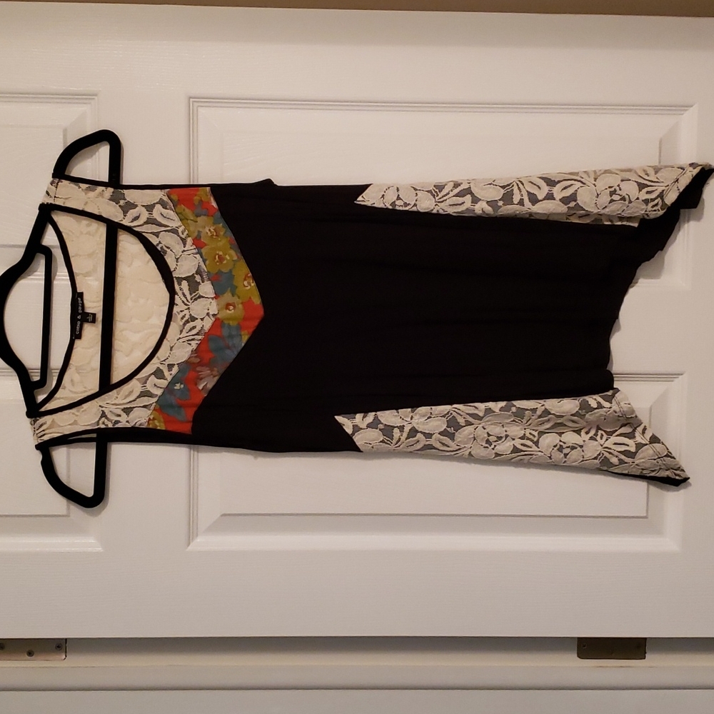 Cable & Gauge Black sleeveless tunic top with lace sides